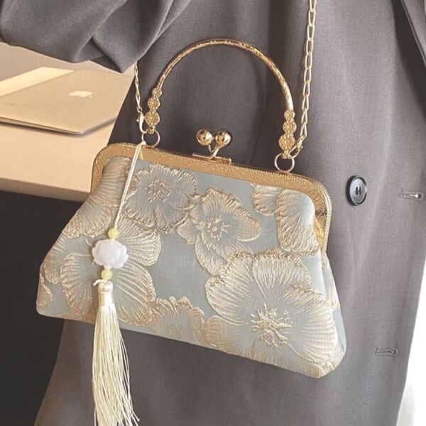 がま口 パーティーバッグ ライトグリーン 水色 ゴールド 和装 着物 刺繍 花柄 上品 結婚式 二次会 ゆかた