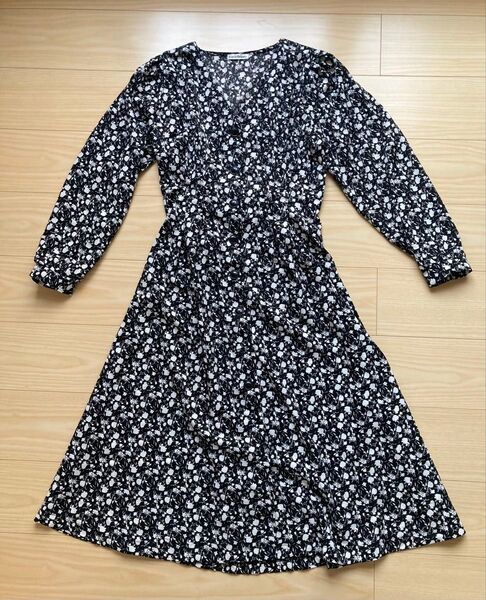 【美品】フラワープリント長袖ワンピース ブラック 黒 Mサイズ