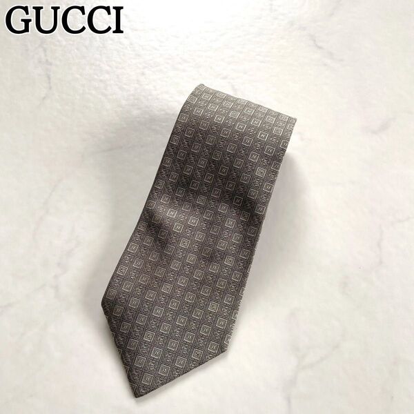 美品★GUCCI グッチ ネクタイ 総柄 シルク100% 価格の相談大歓迎です♪