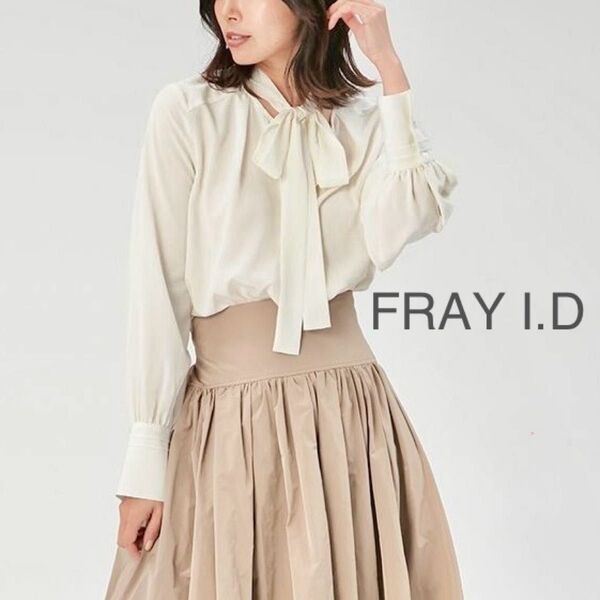 FRAY I.D「シルキータックタイブラウス」ボウタイブラウス
