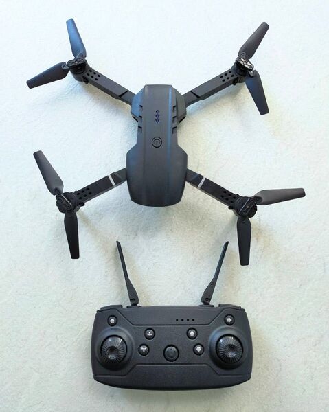 カメラ付き小型ドローン(ほぼ新品)+ デジタルウォッチ