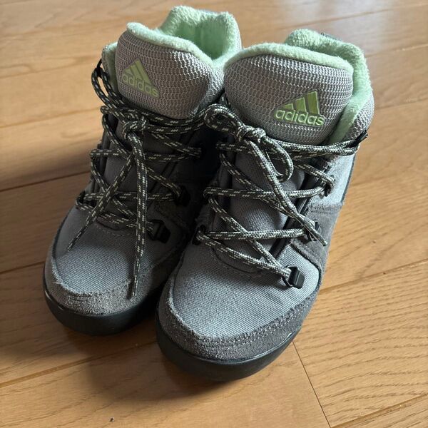 adidasトレッキングシューズ 18.0cm