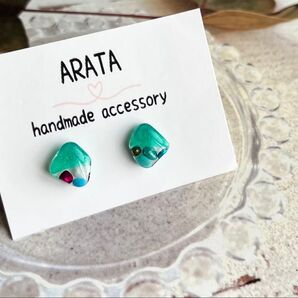 ハンドメイドピアス グリーン系 つぶつぶカラフルガラス アシメ