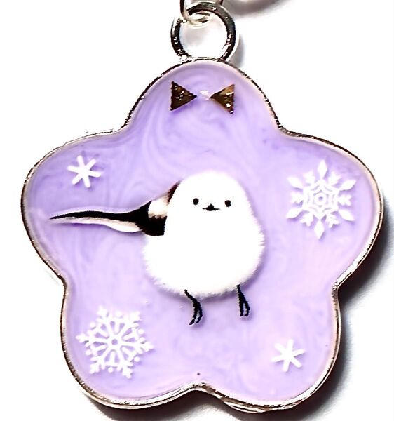 (1855)シマエナガと雪の結晶のキーホルダーです♪ハンドメイド レジン 鳥
