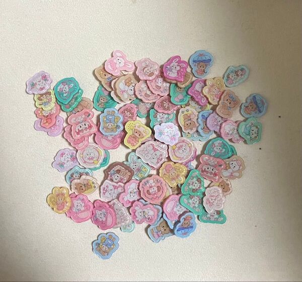 『く』アクリルパーツ デコパーツ 2cm カラフル