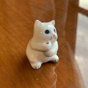 白猫のお香立て 猫置物 陶器製 ホワイト ブルーアイ ミニチュアネコグッズ猫雑貨 CAT