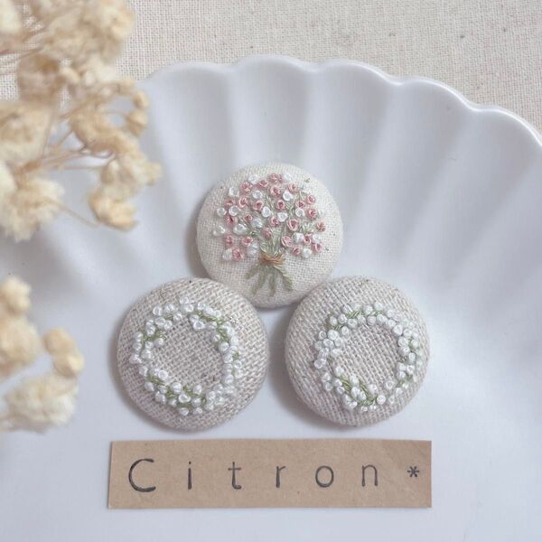 カスミソウ刺繍*くるみボタン ヘアゴム