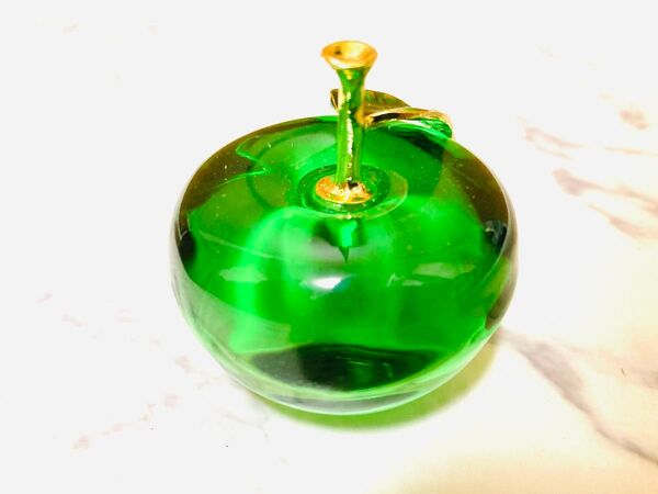 リンゴ 水晶 りんご インテリア 置物 風水 縁起物 赤 開運 クリスタル ガラス オブジェ