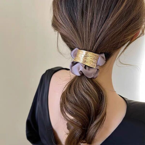 シュシュ ヘアゴム 髪まとめ 髪飾り 金属 シンプル 韓国 高級 人気 可愛い 最新 オシャレ 日常 ファッション ラベンダー 紫