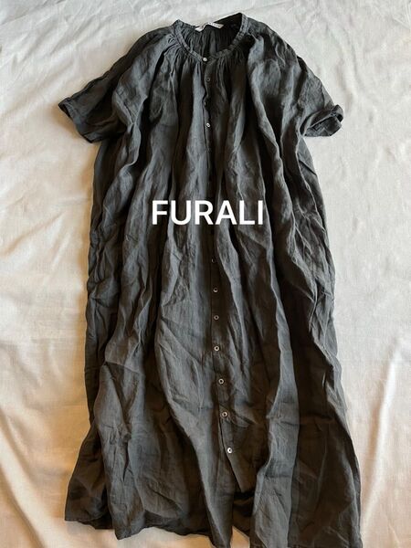 フラリ FURALI リネン後染めギャザーワンピースバンドカラー半袖