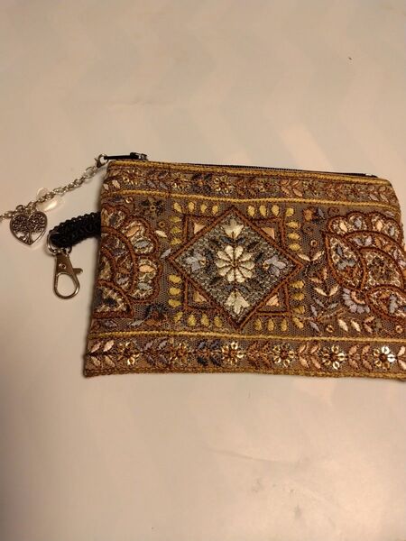 インド刺繍リボンのミニポーチ、ナスカン付き、可愛いチャーム付き