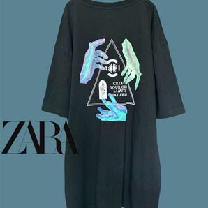 ZARA Tシャツ ブラック 黒 手 指 ハンド プリントシャツ アート 図形 三角ロゴ ザラ 即完 Lサイズ