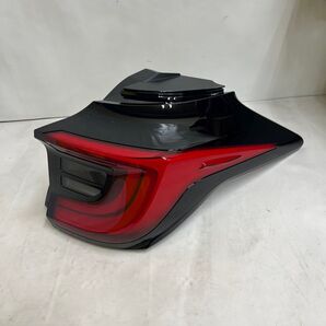 美品ヤリス 5BA - MXPA10 右 テール ランプ テール レンズ K0-10