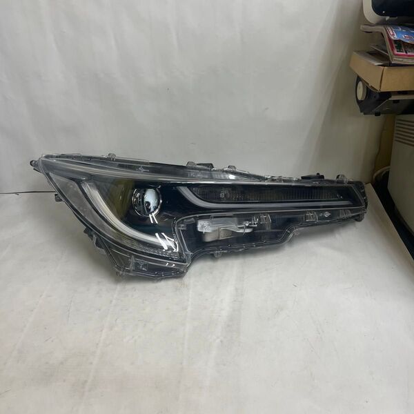 トヨタカローラNRE210/ZWE211/ZRE212右ヘッドライト LED