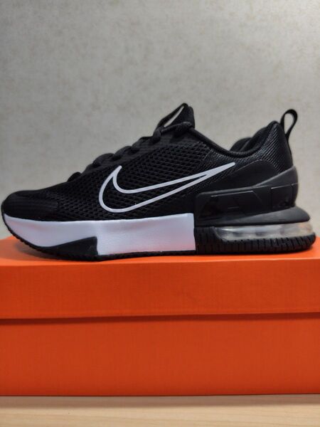 ☆新品☆ NIKE(ナイキ) エアマックスアルファトレーナー6) メンズスニーカー ブラック/ホワイト 26.5cm