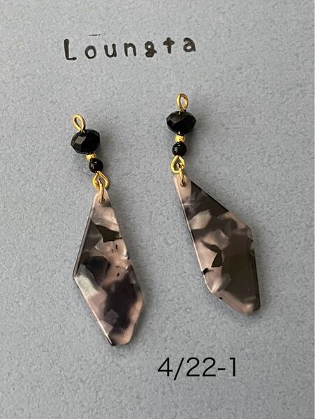 662ハンドメイドピアス 樹脂ピアス 金属フック 高品質樹脂ピアス 個性派ピアス イヤリング ノンホールイヤリング