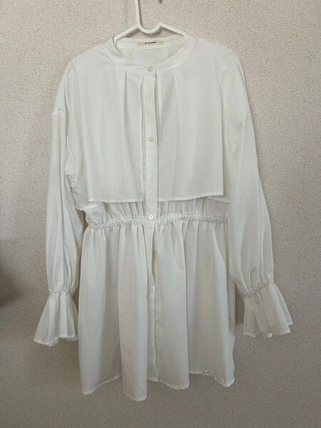 W CLOSET ブラウス ホワイト ペプラムシルエット