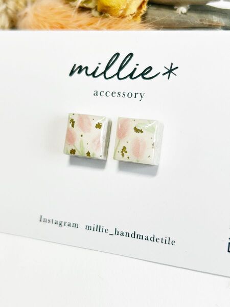 花 フラワー チューリップ 大人 上品 アンティーク 春 小さいピアス イヤリング タイル レトロ ピアス