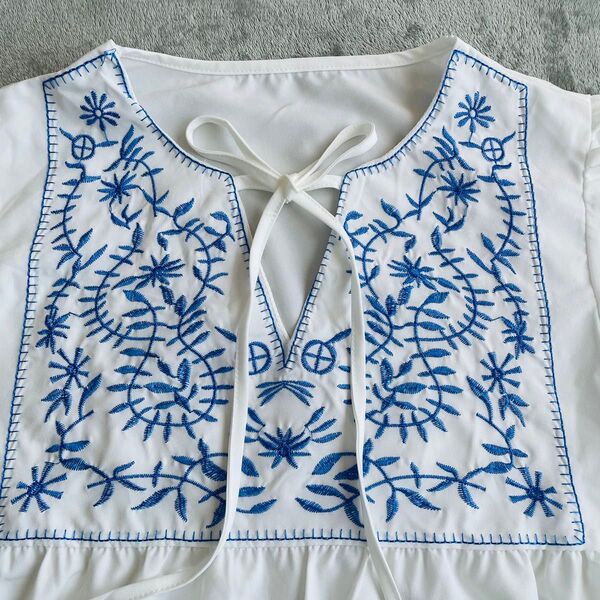 SHEIN シーイン ホワイト 半袖 ブラウス ブルー刺繍 フリル リボン プルオーバー M