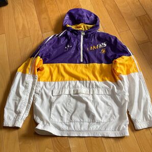 adidas LAKERS フード付きナイロンジャケット US Mサイズ? 日本規格Lサイズ程度 中古