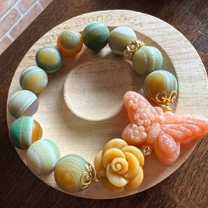 サンストーンの蝶々に黄色の薔薇に天眼瑪瑙のデザインブレスレット