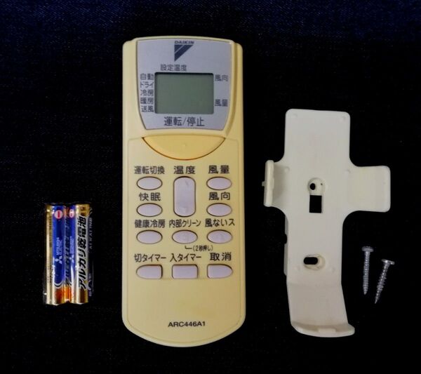 ◎ダイキン エアコン リモコン ARC446A1☆ホルダー & 新品電池付♪