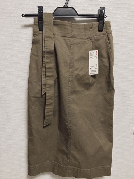 新品 UNIQLO ハイウエストベルテッドナロースカートS
