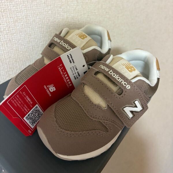 ニューバランス スニーカー キッズシューズ ベビーシューズ 新品未使用 キッズ 靴 女の子 男の子 タグ付き 15 15.0