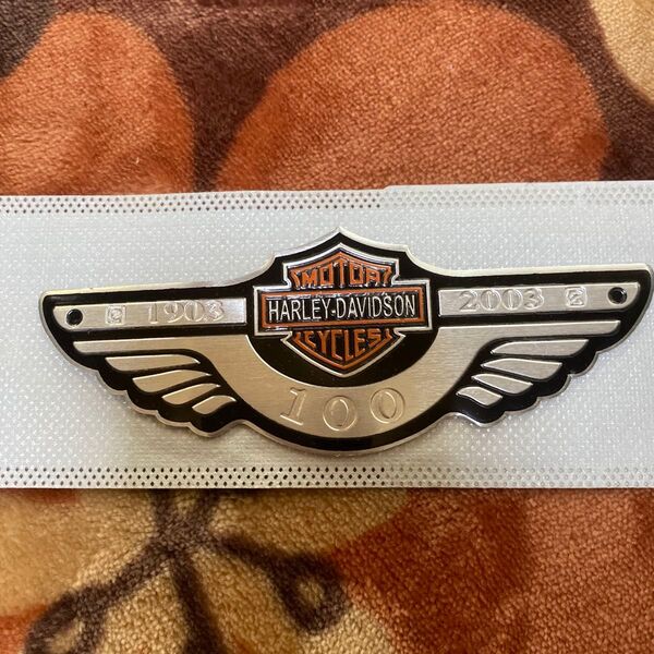 HARLEY-DAVIDSON 100周年記念エンブレム 1903-2003 シルバー系