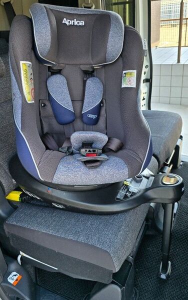Apricaアップリカ クルリラ プロテクト R129 ISOFIX プーさんのおもちゃのオマケ付き