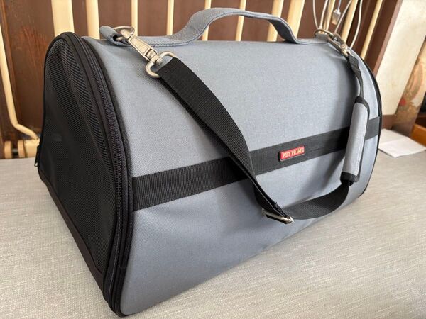 【美品】小型犬 猫用 犬用 ペット用 キャリーバッグ キャリーケース グレー