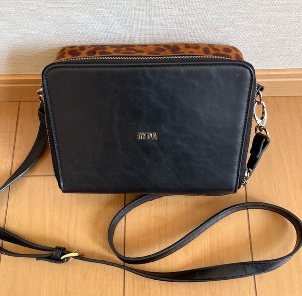GYDA 黒レザー×レオパード スクウェア ショルダーバッグ