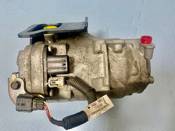 日産 HE12 ノート 中古エアコンコンプレッサー 92600-5WK0B