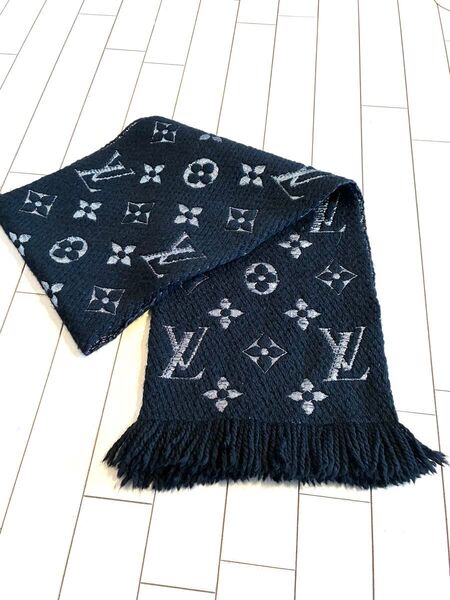 LOUIS VUITTON ルイヴィトン ロゴマニア マフラー ブラックシルバー