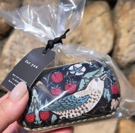 ウィリアムモリスいちご泥棒ピルケース