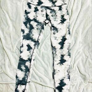 新品☆美品☆PUMA ヨガパンツ Lサイズ モノクロパターン
