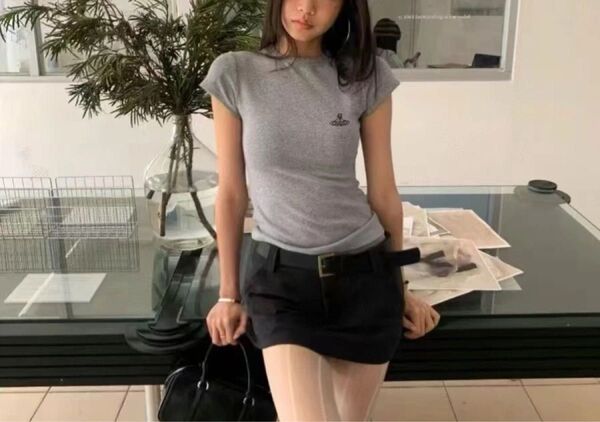 グレー ロゴ入り 半袖Tシャツ