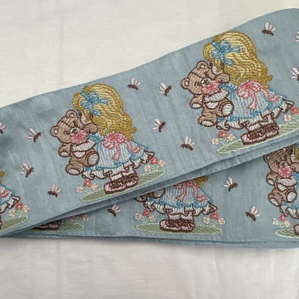 くまと女の子柄インド刺繍リボン(サックス) 2mカット済み