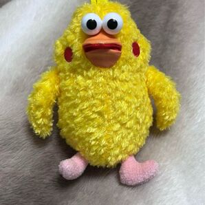 ポインコのぬいぐるみキーホルダー2023年4月 ローソンの限定品です。状態:新品未使用- 機能: ジッパー付き、裏面にジッパーあり