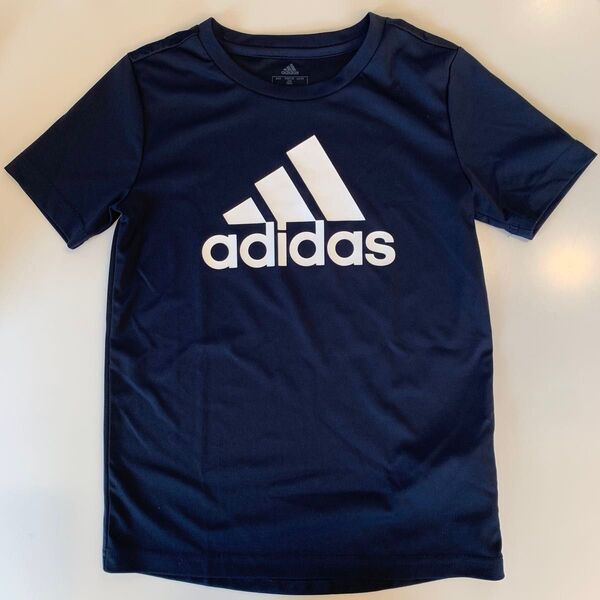 adidas 半袖Tシャツ スポーツ