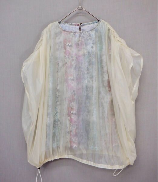 蝶花柄シアー重ねプルオーバー