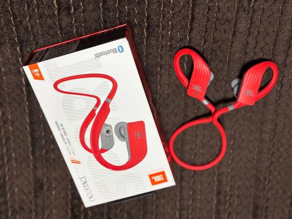 JBL ENDURANCE JUMP ワイヤレスイヤホン レッド 中古