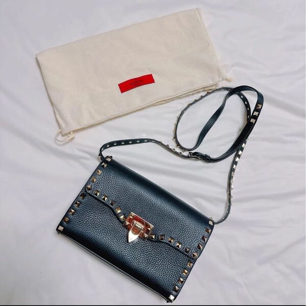 VALENTINO ロックスタッズショルダーバッグ ブラック