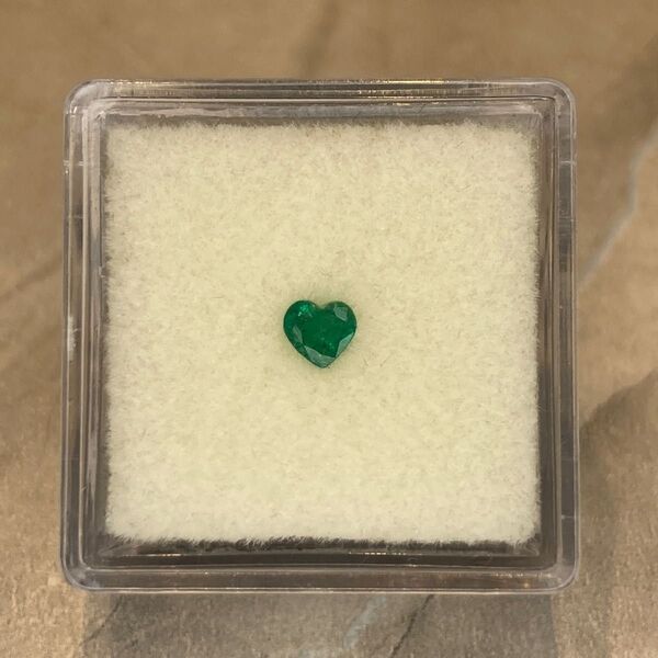 【5月誕生石】天然石エメラルド ハート型ルース(裸石)0.24ct's