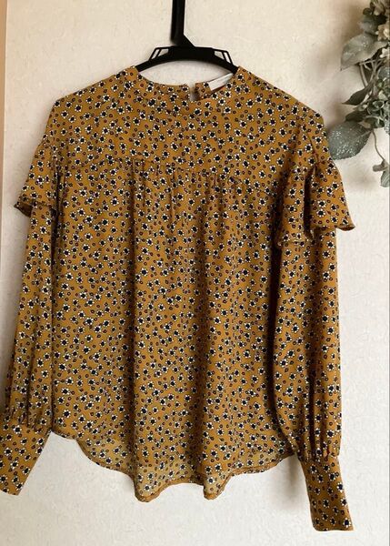 値下げ★ショコラフィネ★chocol raffine★小花柄ブラウス★フリル★マスタードイエロー★ナチュラル★トップス
