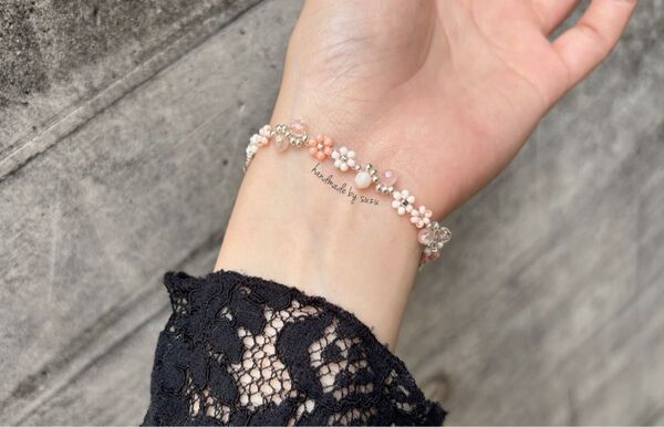 【ハンドメイド】ペールオレンジのデイジーブレスレット