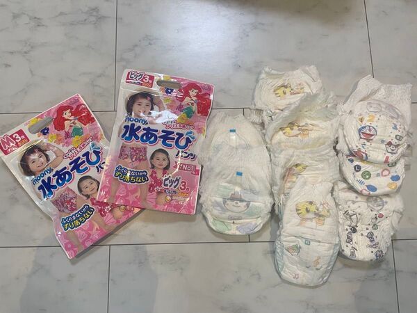 紙おむつ9枚、水遊びおむつ4枚 計13枚