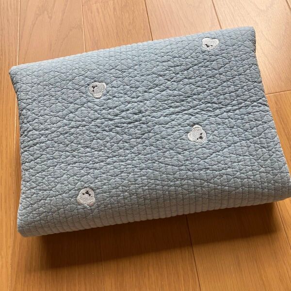 可愛いらしいくまの 刺繍入りヌビ生地 キルティング ライトブルー