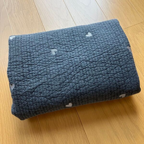 可愛いらしいハートの刺繍入りヌビ生地 キルティング