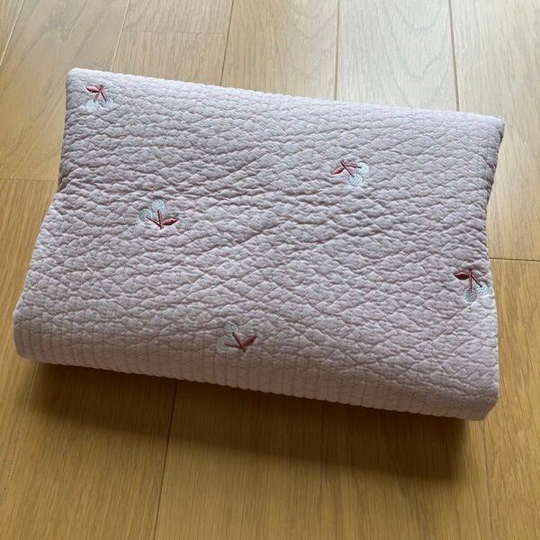 可愛いらしいチェリーの刺繍入りヌビ生地 キルティング
